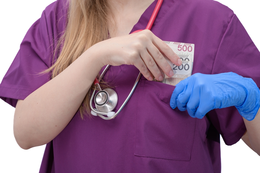 医療従事者 お金